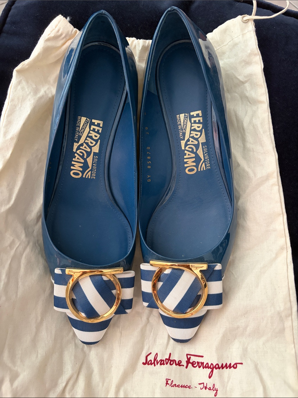 Salvatore Ferragamo Navy Patent Leather Flats With Striped Bow And Gold Ring